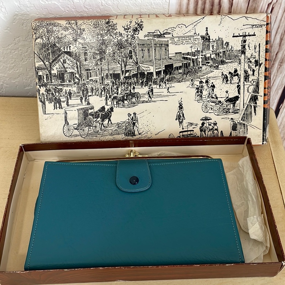 Ambassador Vintage Turquoise Leather Wallet w/Change Purse & Original Box & Tags